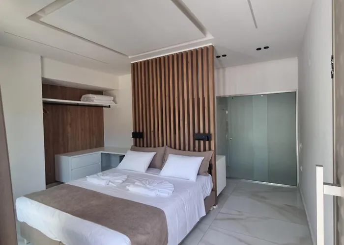 Leonidas Studios & Apartments